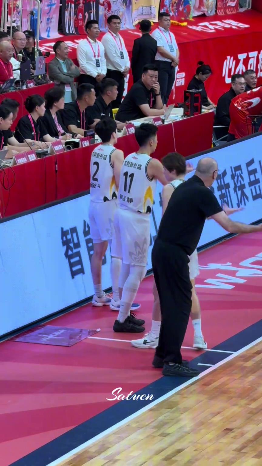 無奈的一家三口！絕望的教練，氣瘋了的皮總！