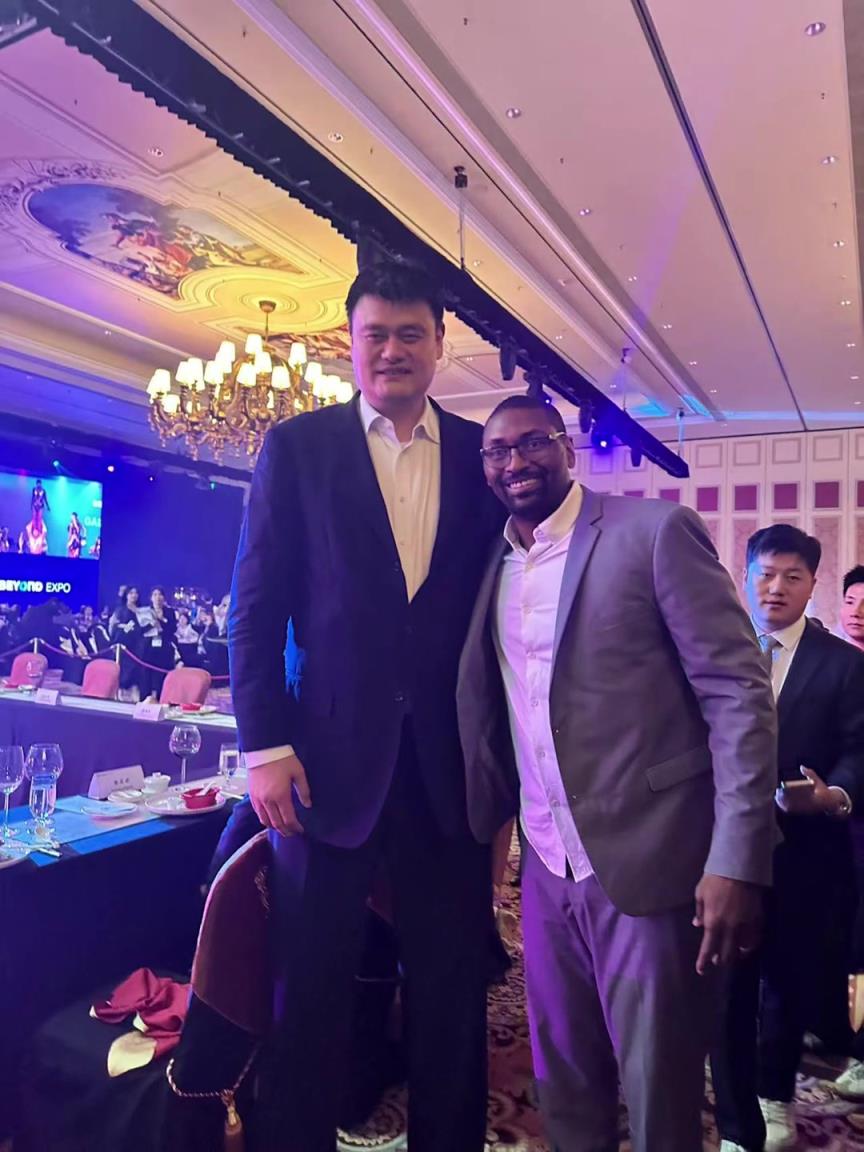 阿泰斯特曬與姚明合照：這是我最喜歡的隊友 姚??！