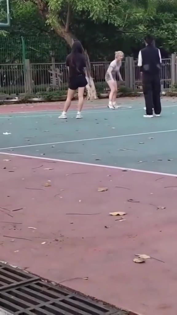 上來就背打女生的男人，真的活該沒有女朋友啊