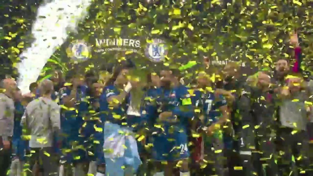 ?榮耀藍(lán)軍！歐協(xié)聯(lián)奪冠捧杯！里斯-詹姆斯高舉獎(jiǎng)杯全隊(duì)?wèi)c祝