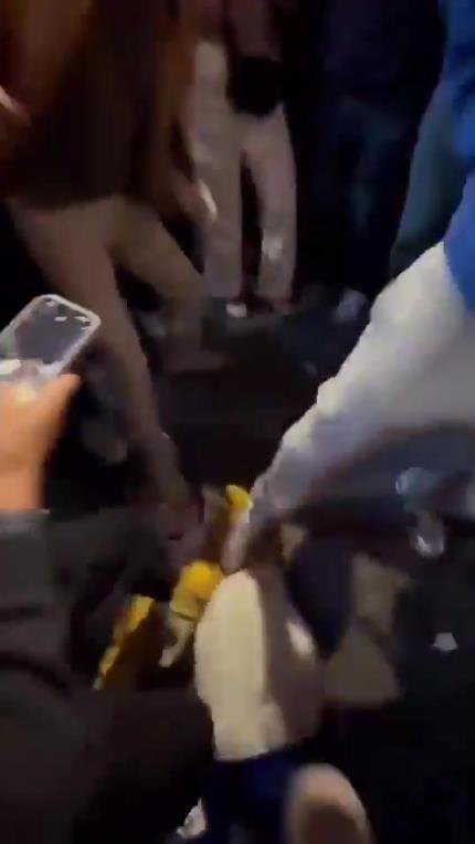 驚！尼克斯大勝步行者后，哈利伯頓遭主場球迷群毆