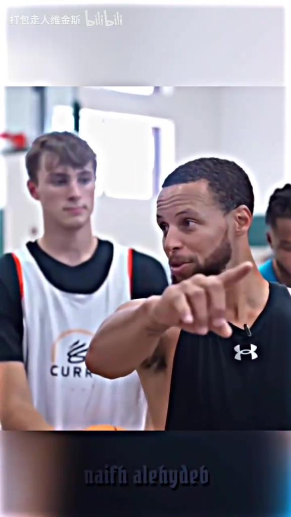 庫里：其實這個暴扣是我教的！當弗拉格出現在庫里的訓練營！