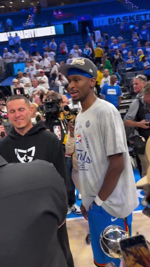 道理我都懂，但是為什么亞歷山大拿到MVP之后要掏襠